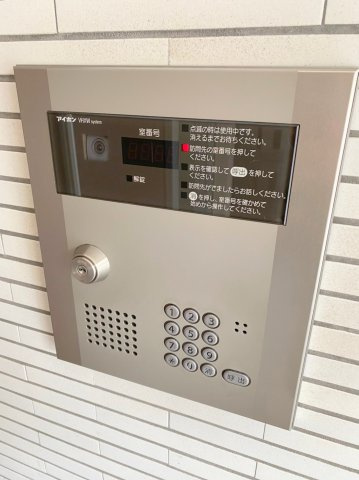 オートロックです。