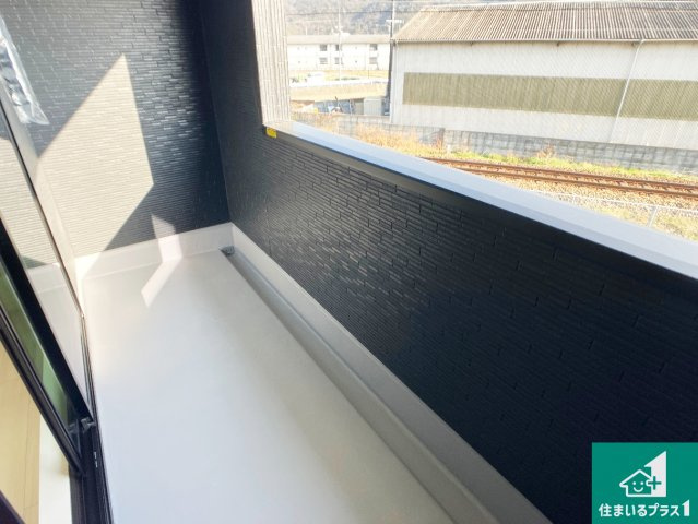 赤穂市南野中　第4期　新築一戸建てのバルコニー|ワイドバルコニーは洗濯物を干すスペースが広いのでご家族が多くても安心！