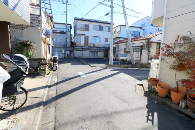 【前面道路含む現地写真】 | 入間郡三芳町藤久保　新築一戸建住宅　全1棟　(ふじみ野店)