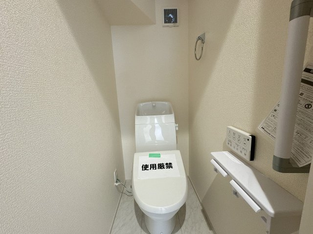 【トイレ】 | 川越市寺尾　新築一戸建住宅　全3棟　(ふじみ野店) | 温水洗浄便座機能付きです♪
