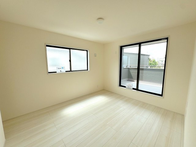 【洋室】 | 川越市寺尾　新築一戸建住宅　全3棟　(ふじみ野店) | 洋室7.0帖
南向きの広々とした洋室です！