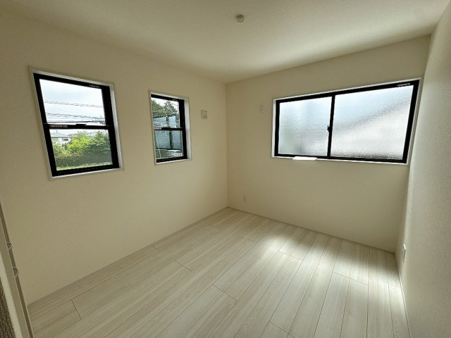 【洋室】 | 川越市寺尾　新築一戸建住宅　全3棟　(ふじみ野店) | 東側洋室5.3帖です！
