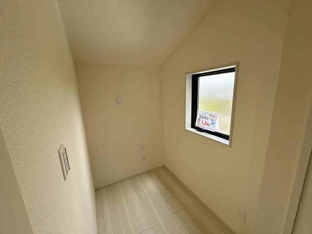 【居間・リビング】 | 川越市寺尾　新築一戸建住宅　全3棟　(ふじみ野店) | テレワークなどの作業に便利なマルチルームです♪