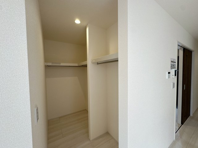 【収納】 | 川越市寺尾　新築一戸建住宅　全3棟　(ふじみ野店) | 1階ウォークインクローゼットです、すっきり収納ができます♪