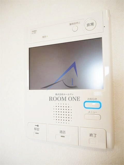 ルーブル武蔵新城弐番館のセキュリティ|モニター付きインターホンです。