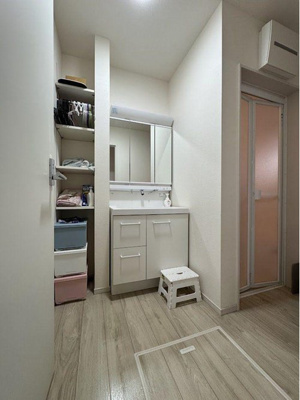 【独立洗面台】 | 藤沢市亀井野　中古戸建 | 独立洗面化粧台が付いています