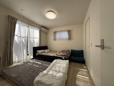 【洋室】 | 藤沢市亀井野　中古戸建 | 落ち着いた色調の洋室です