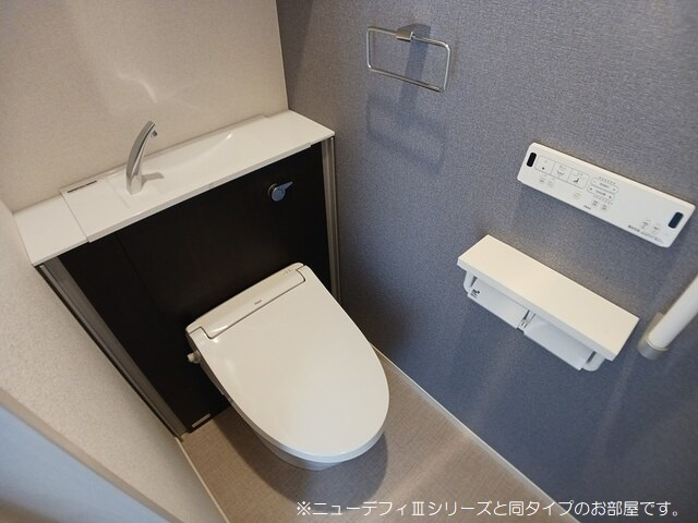 サンフラワーのトイレ|※同メーカーの別物件の写真です※