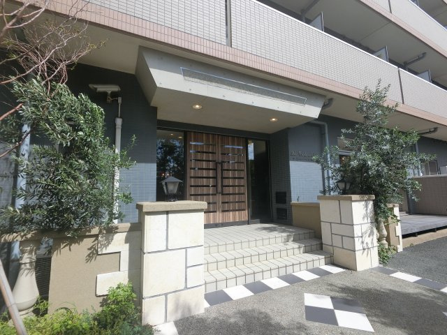 ラ・コート・ドール津田沼のエントランス