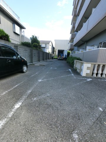 ラ・コート・ドール津田沼の駐車場