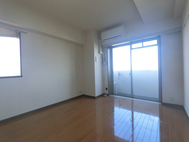 ラ・コート・ドール津田沼の居間・リビング