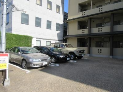 ハンズレジデンス二条の駐車場