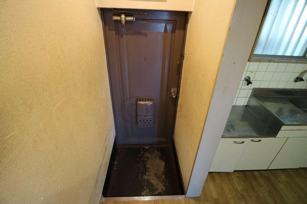 森南コーポの玄関