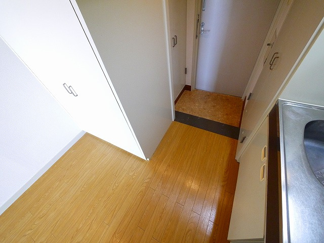 クレアーレ学園前の玄関|明るい玄関です