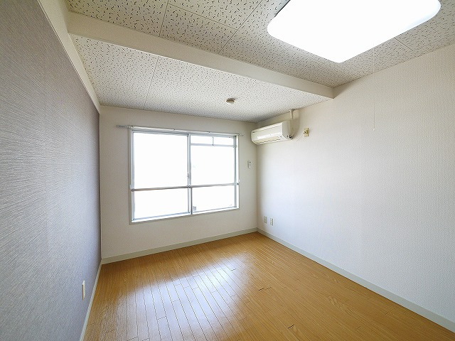 クレアーレ学園前の居間・リビング|居間です