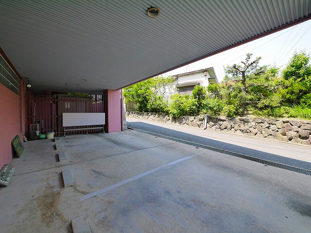 クレアーレ学園前の駐車場|駐車場があります