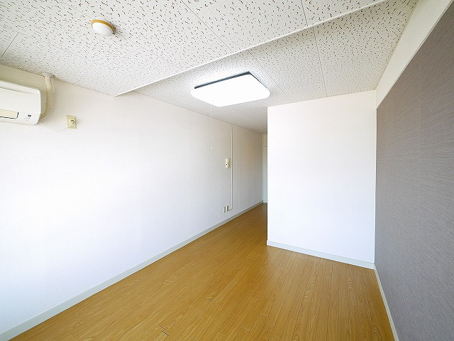 クレアーレ学園前の内装|きれいな内装です