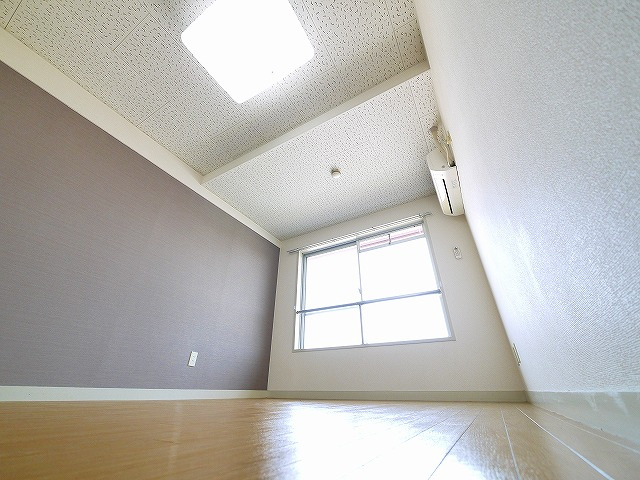 クレアーレ学園前の内装|内装は落ち着いています