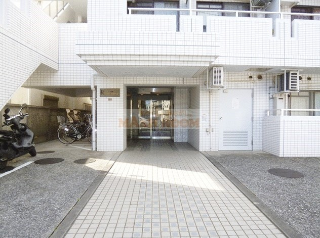 ラフィネ西荻のエントランス