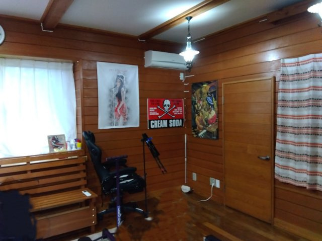 売中古戸建　裾野市須山の洋室|木の温もりが最高な秘密基地間のあるお部屋ですね。