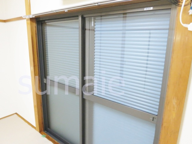 進士荘のセキュリティ|シャッター付きです☆