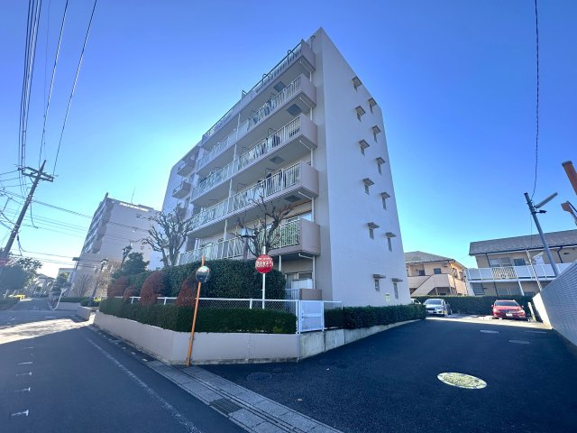 シャルム東川口壱番館のその他|ただいま、と家に帰るたびに心がほっと安らぐ、美しく誇らしい外観デザイン。温かみと上質さが絶妙に調和し、家族を迎える誇り高い表情を見せます。街並みにも映える佇まいは、安心感と豊かさをもたらしてくれます。