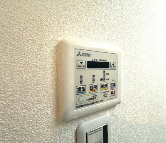 シャルム東川口壱番館の冷暖房・空調設備|雨の日や花粉の季節も、浴室が頼れる乾燥スペースに早変わり。さらに暖房機能付きで、冬場のヒートショック対策にも配慮。清潔さと快適さを両立する、うれしい設備です。