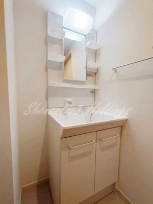 【洗面所】 | リブリ・藤沢Ⅱ | 明るいシャワー付き洗面台♪