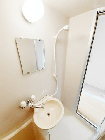 サウスコーポⅤの洗面所|忙しい朝には欠かせない洗面所です