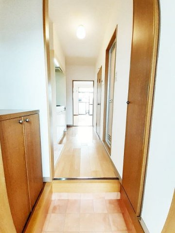 サウスコーポⅤの玄関|ゆったりとした玄関です