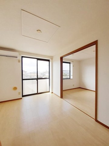 エクレール山本の居間・リビング|ゆったりとした居間です