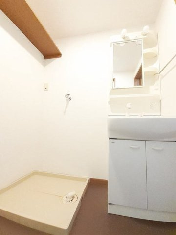 エクレール山本の洗面所|脱衣スペースもあります