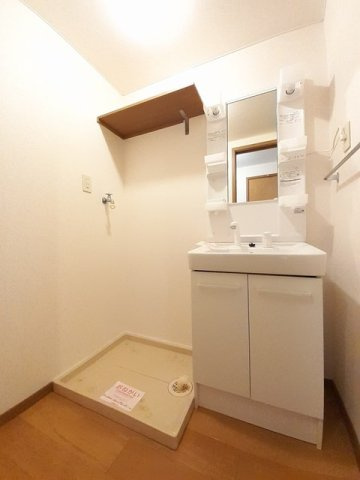 エンゼルハイツⅡの洗面所|脱衣スペースもあります