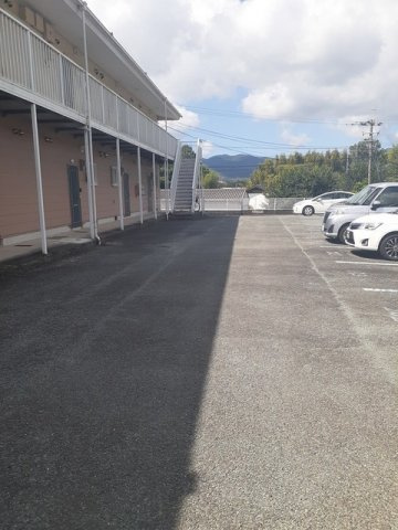 メゾンプレステージ５１０の駐車場|駐車場に車を止められます