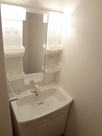 メゾンプレステージ５１０の洗面所|忙しい朝には欠かせない洗面所です