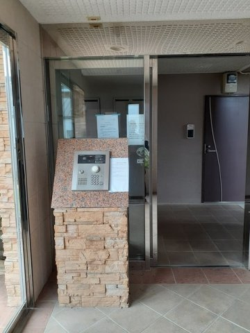 はなみずき・Ｍのエントランス|建物の内部です