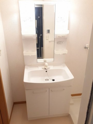 菊池郡菊陽町花立１丁目のアパートの洗面所|広い洗面スペース