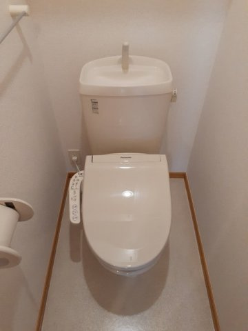 菊池郡菊陽町花立１丁目のアパートのトイレ|落ち着いたトイレです