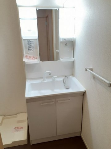 サニーガーデンＢの洗面所|忙しい朝には欠かせない洗面所です