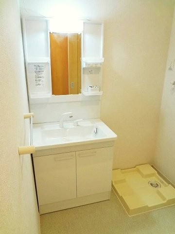 サンセマム菊陽　Ⅰの洗面所|ゆったりとスペースのある洗面所