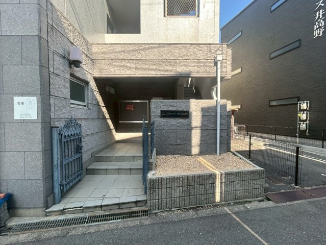 コンフォート井高野のエントランス
