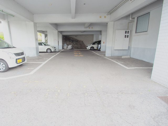 ウエルス21の駐車場
