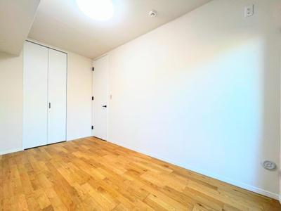 【洋室】 | メゾン桜が丘1号棟 | ◆感性を育むプライベートルームはシンプルでスマートな空間。好みの空間で読書をしたり、音楽を聞いたりと一人の時間も充実したものにできます。