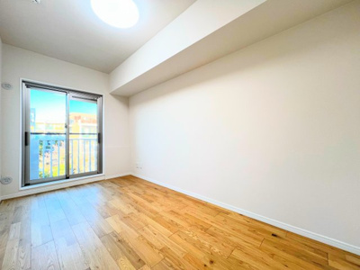 【洋室】 | メゾン桜が丘1号棟 | ◆柔らかい陽光が差し込む明るいお部屋を演出する設計。彩光の取れる窓が気持ちの良いお部屋を創り上げます。