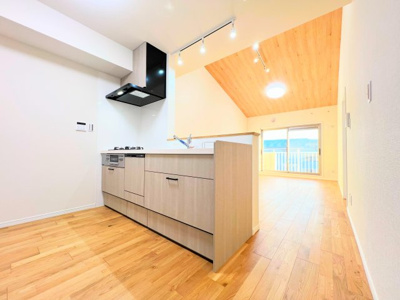 【キッチン】 | メゾン桜が丘1号棟 | ◆ご家族の会話がはずむ、開放的なＬＤＫです。休日はお陽さまの光をたっぷりととりこめるぽかぽかリビングで過ごしませんか？