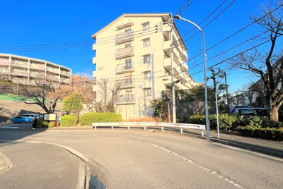 【外観】 | メゾン桜が丘1号棟 | ◆住宅ローンのご相談や周辺環境のご案内も含め、ローンに詳しい、地元に詳しいスタッフがお出迎えさせていただきます。お気軽にご相談ください。