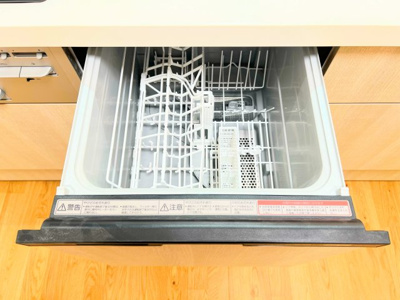 【キッチン】 | メゾン桜が丘1号棟 | ◆食後の食器洗いは食洗機にお任せ！ご家族と団らんの時間を。家事の時短に効果大の食洗器付き。高温洗浄、節水効果もございます。