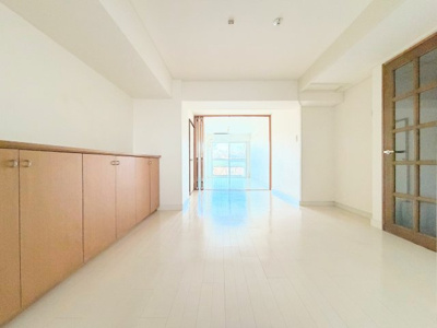 【居間・リビング】 | 美しが丘コーポ | ◆ご家族の会話がはずむ、開放的なＬＤＫです。休日はお陽さまの光をたっぷりととりこめるぽかぽかリビングで過ごしませんか？