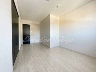 【寝室】 | カサ・ミラ | 7.4帖広々洋室♪