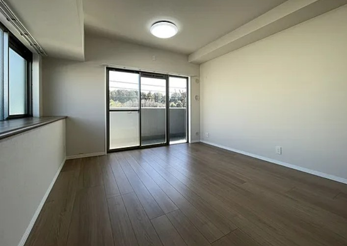 【中古マンション】キャッスルメジェール川越デュオステージの居間・リビング|【リフォーム完了】リビング
